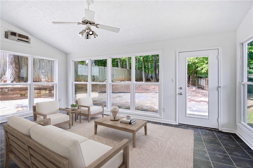 640 Suwanee Lakes Circle Property Photo 11
