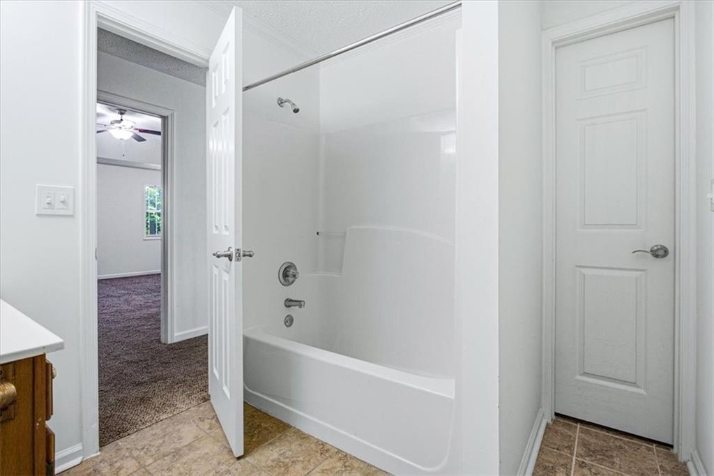 640 Suwanee Lakes Circle Property Photo 18