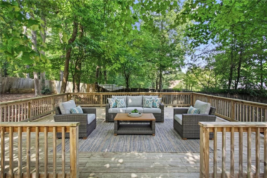 640 Suwanee Lakes Circle Property Photo 21