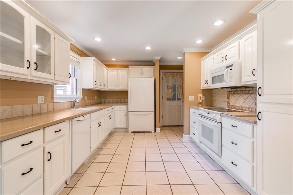 6628 Windvane Point Property Photo 12