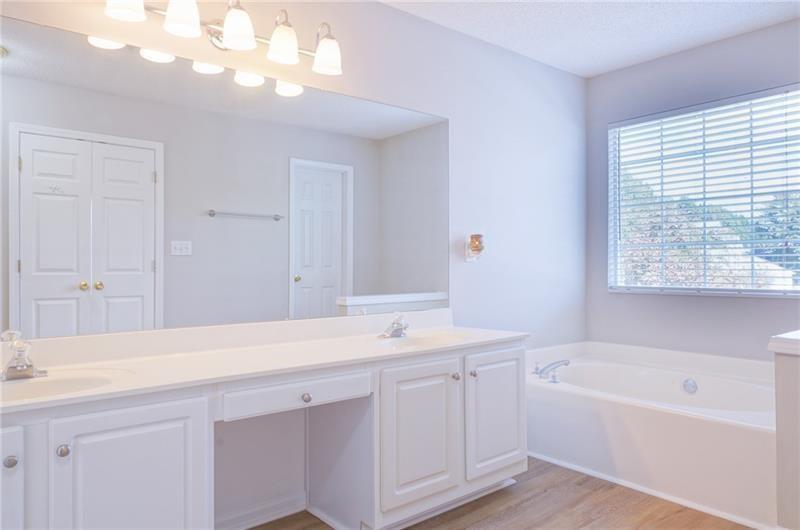 2333 Laurelfield Drive Property Photo 11