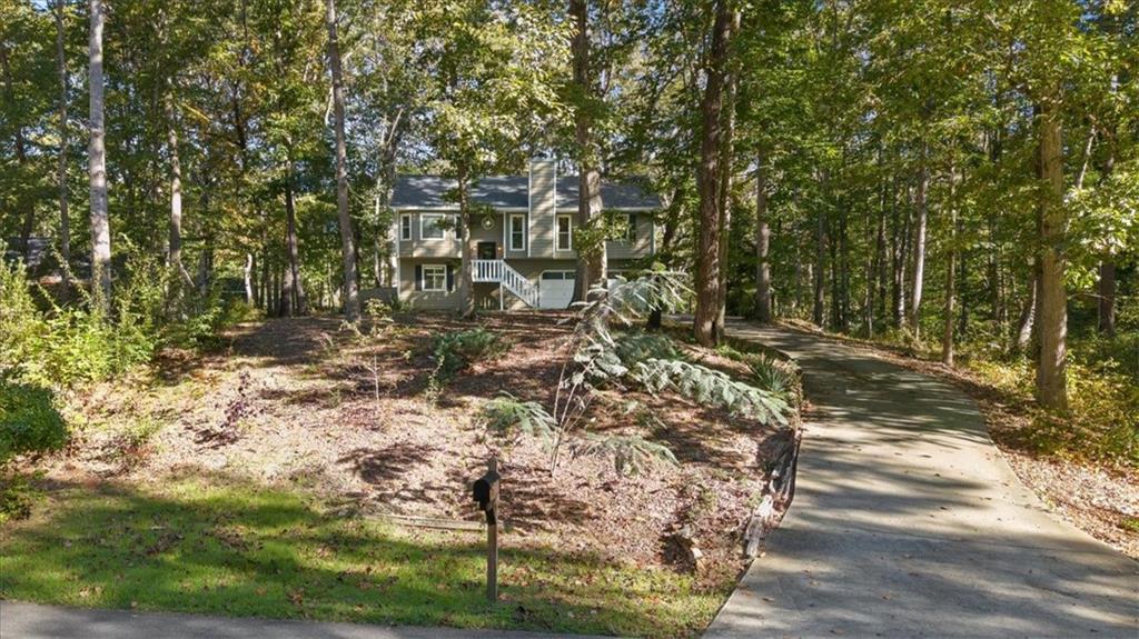 1528 Oakleaf Drive Property Photo 2