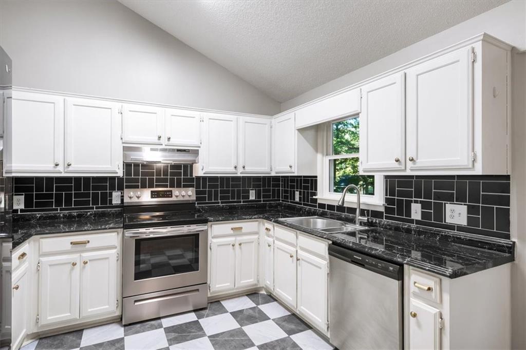 1528 Oakleaf Drive Property Photo 8