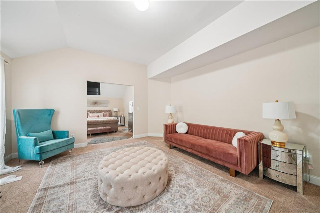 370 Windsor Way Property Photo 10