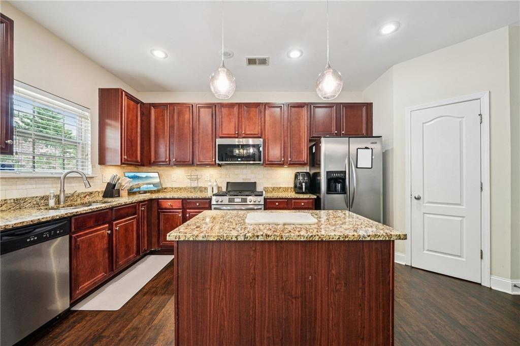 370 Windsor Way Property Photo 15