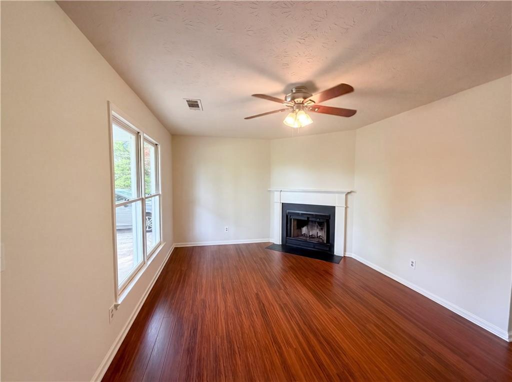 1514 Willow Gate Way Property Photo 3