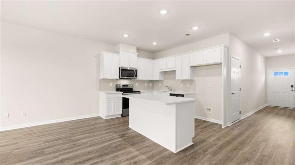 214 Kenmore Circle Property Photo 4