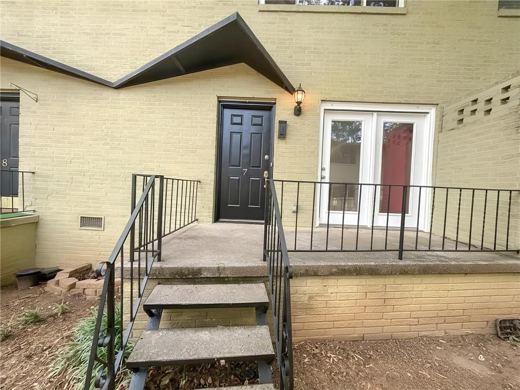 411 10th Street NE Unit 7 Property Photo 1