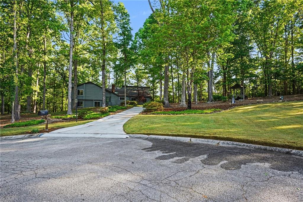 2467 Laurel Ridge Place Sw Property Photo 3