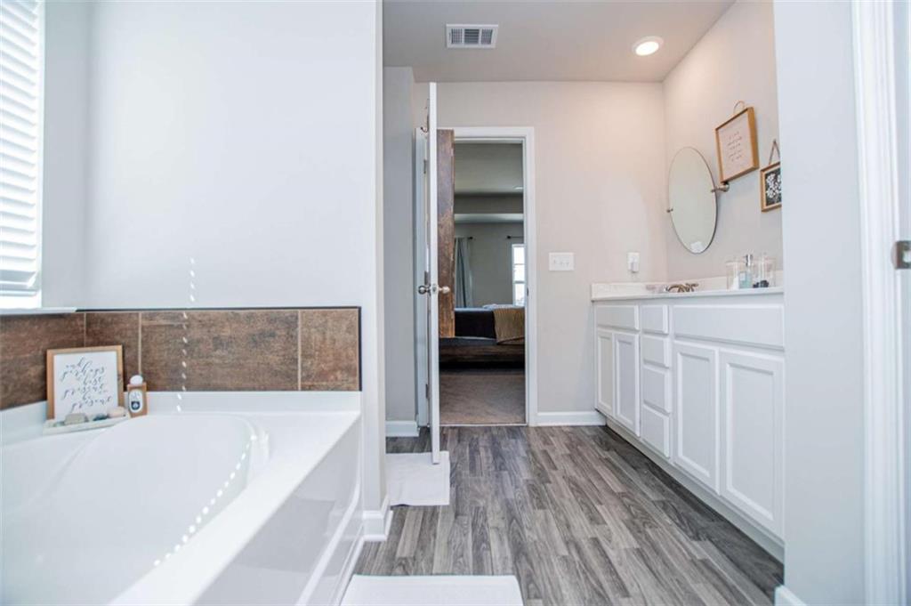 512 Silver Leaf Parkway Property Photo 25