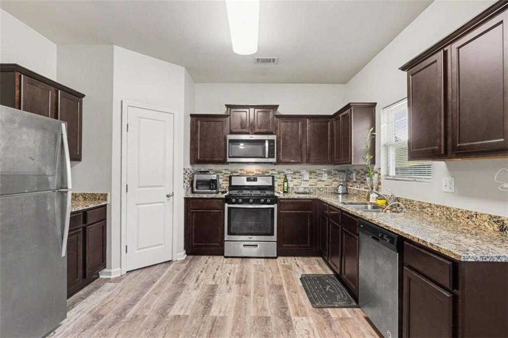 2344 Clapton Court Property Photo 7