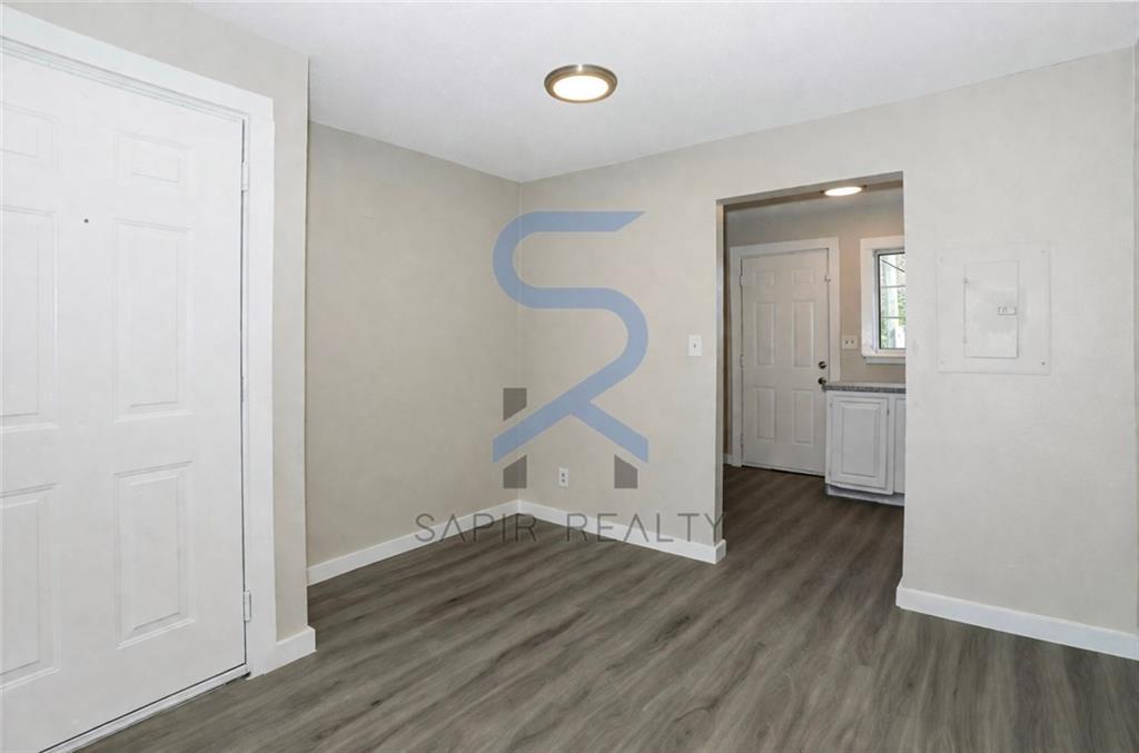 2055 Alison Court Unit 7 Property Photo 3