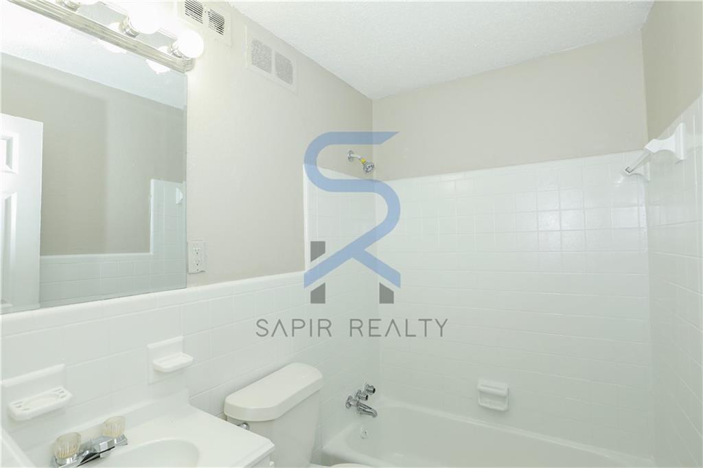 2055 Alison Court Unit 7 Property Photo 11