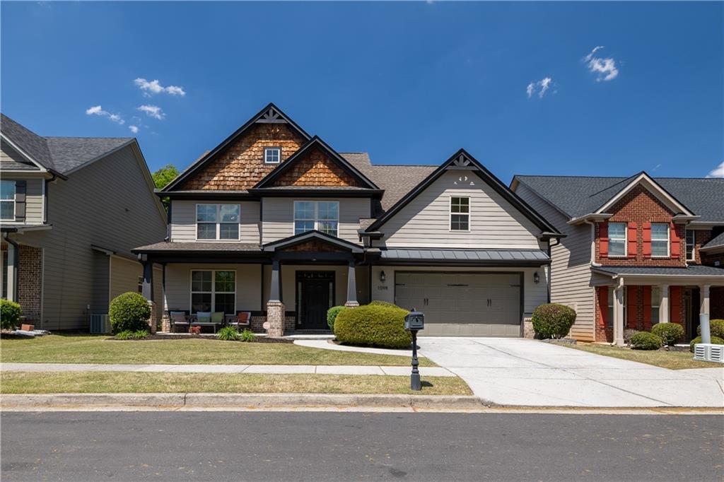 1098 Leybourne Cove Property Photo 1