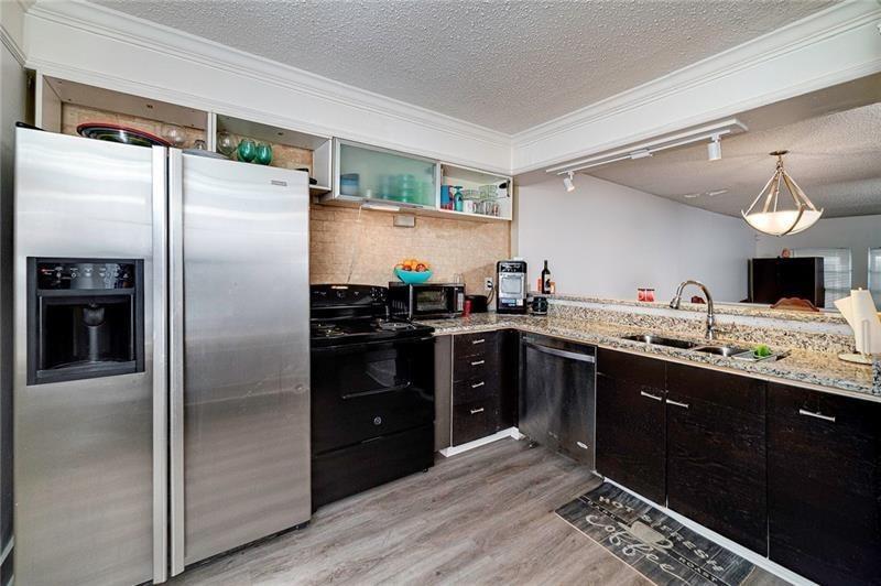 2030 Oak Park Lane Property Photo 1
