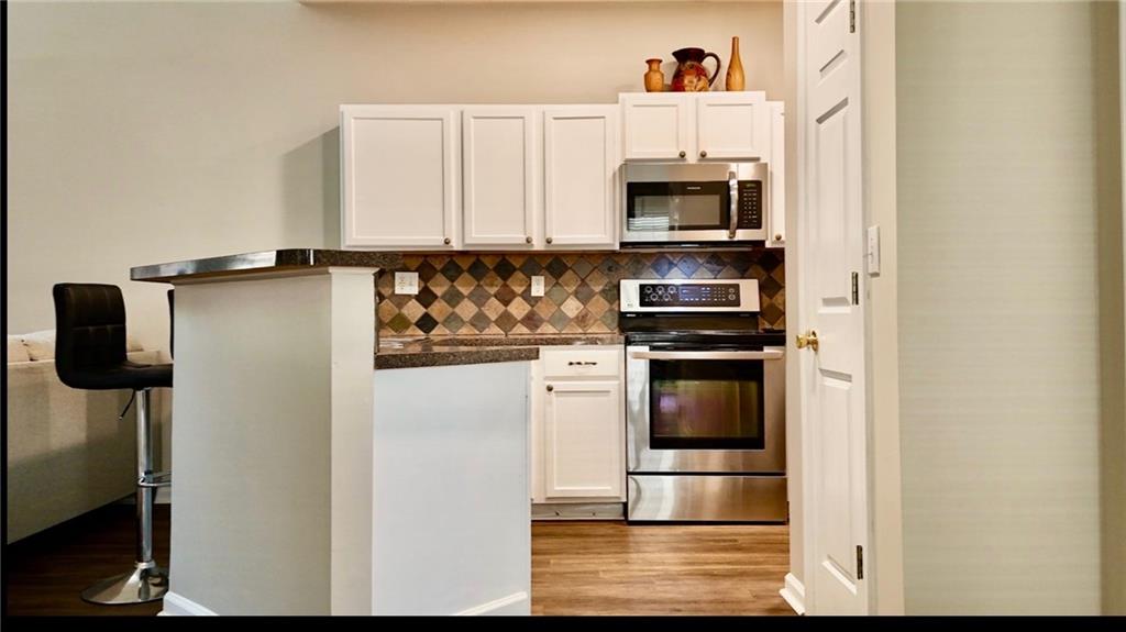 4911 Oak Meadow Lane Property Photo 2