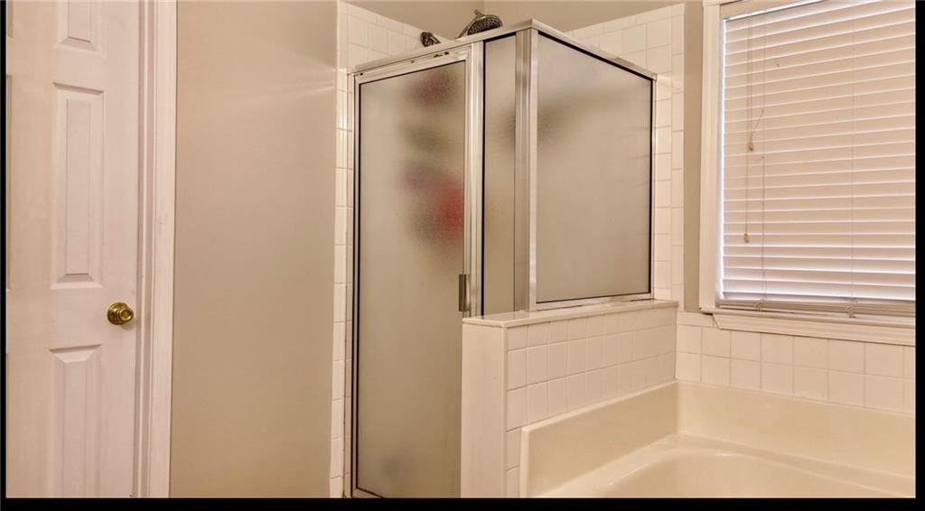 4911 Oak Meadow Lane Property Photo 6