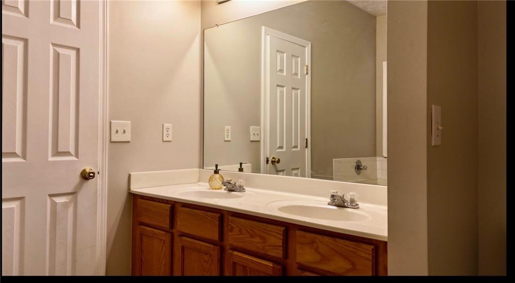 4911 Oak Meadow Lane Property Photo 10