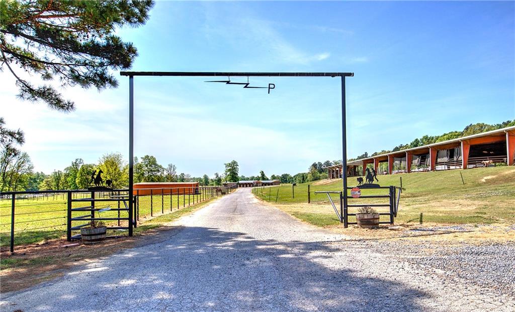 486 County Line Road Property Photo 2