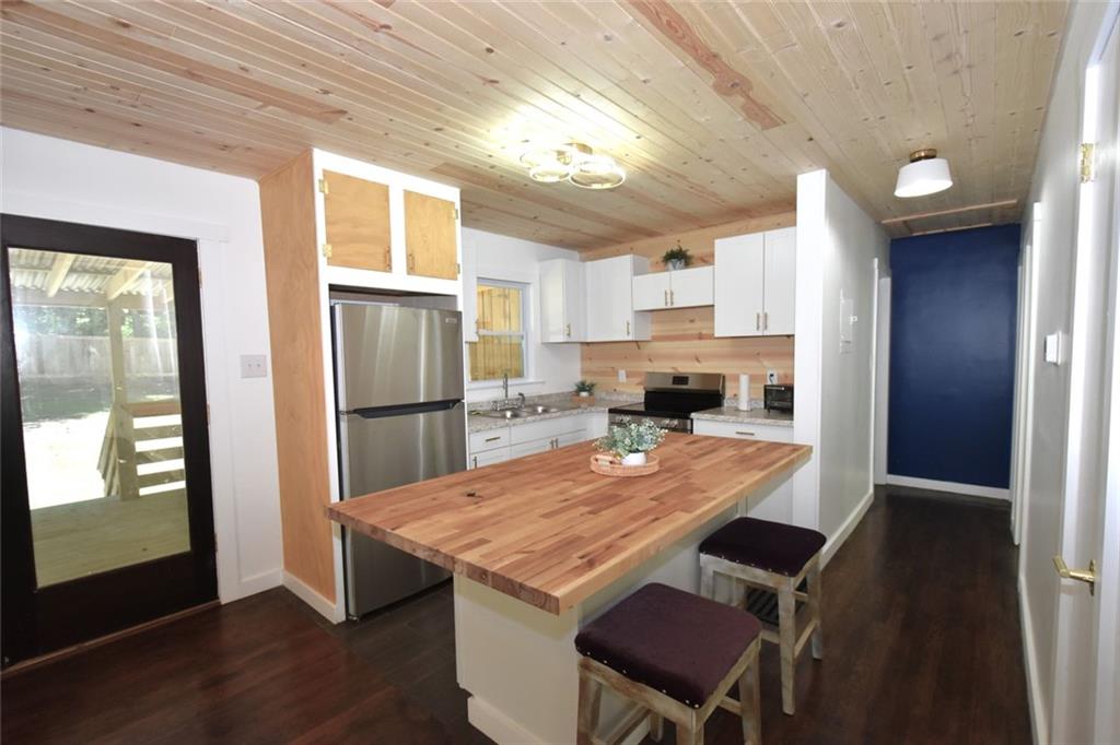 2030 Sanders Drive Property Photo 11