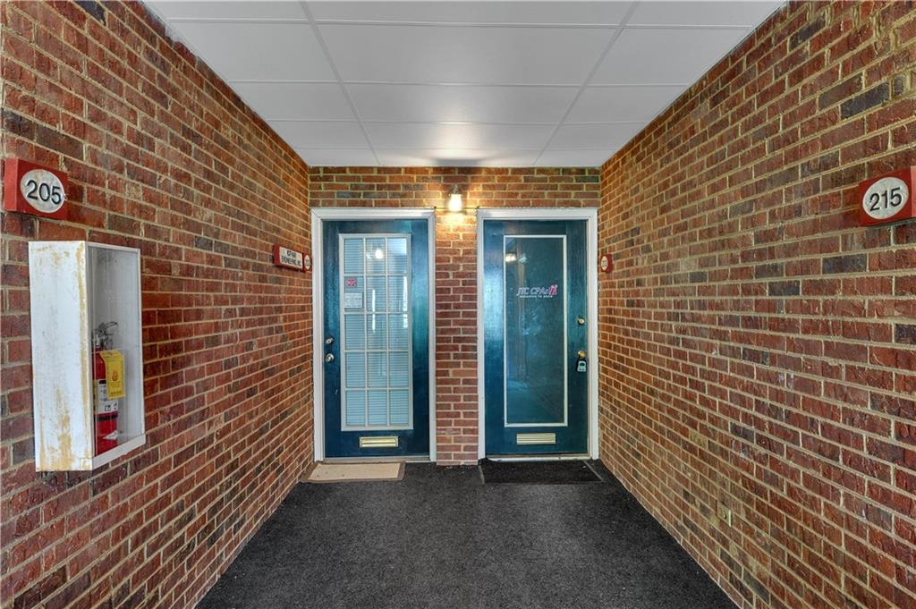 425 E Crossville Road Unit 213 Property Photo 2