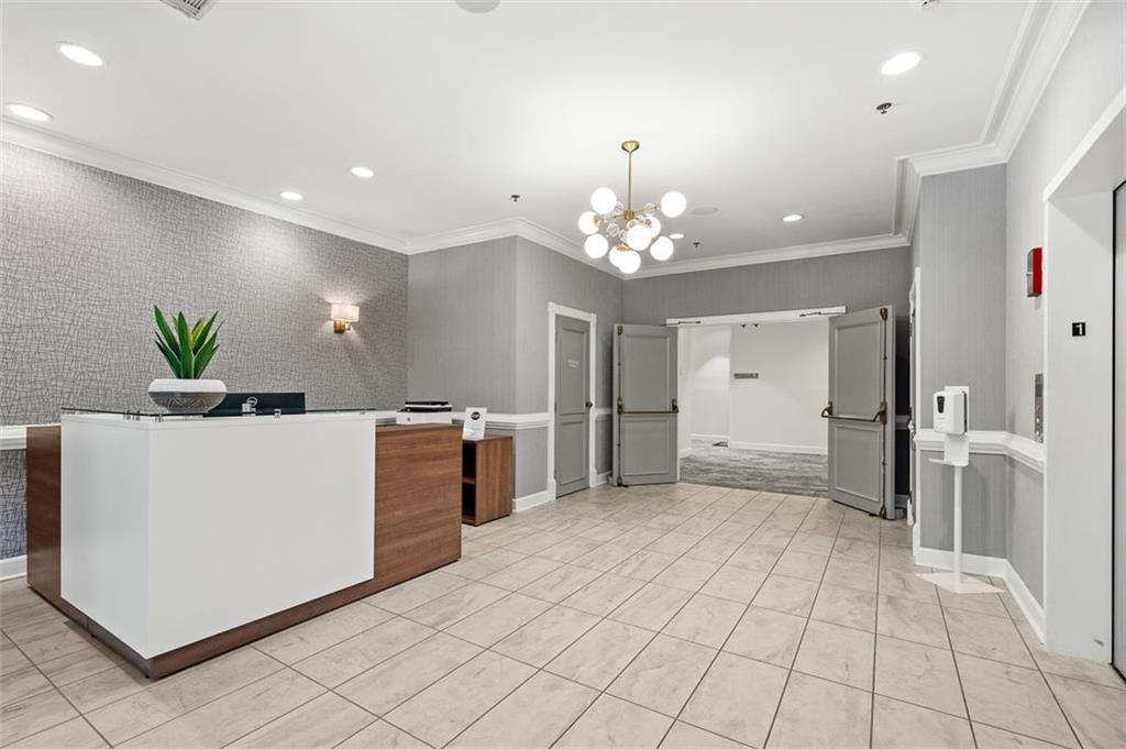 2921 Lenox Road Ne Unit 305 Property Photo 2
