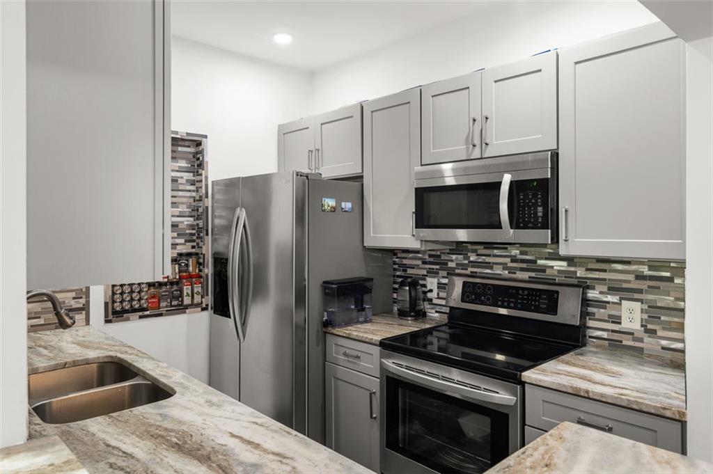 2921 Lenox Road Ne Unit 305 Property Photo 6