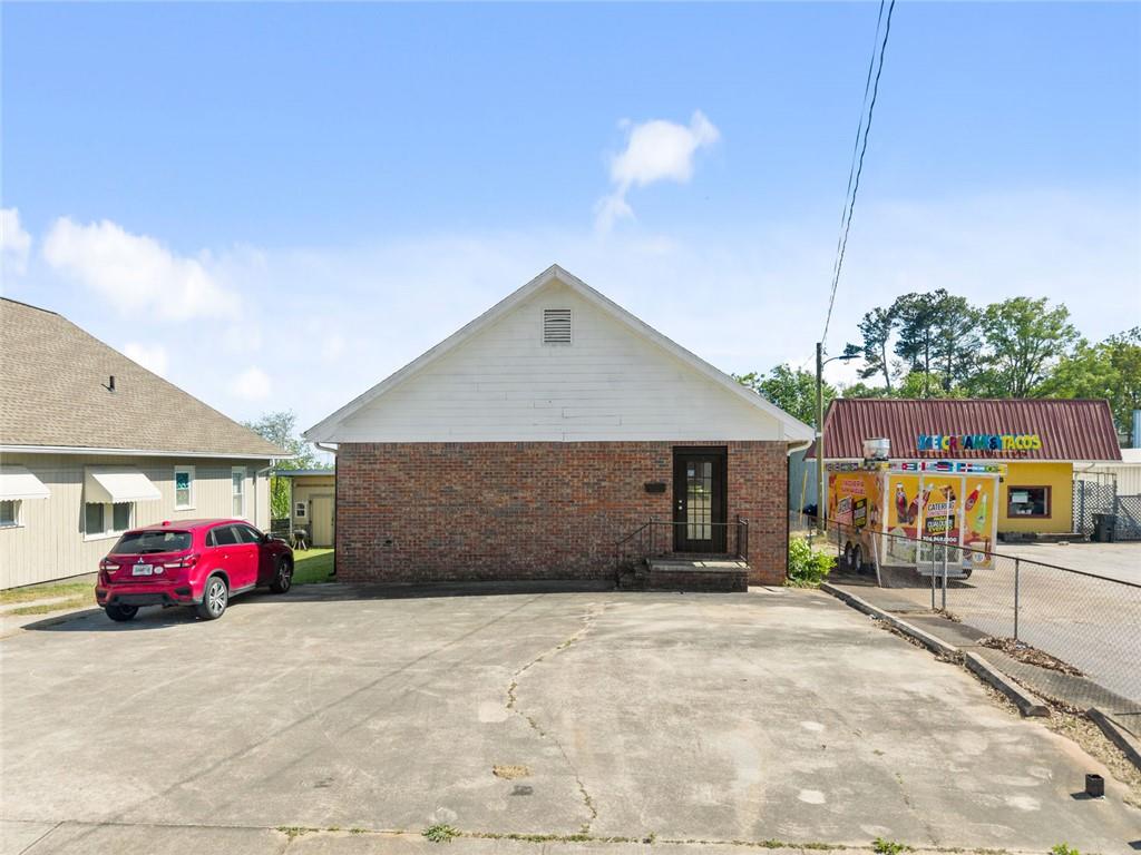 160 E Currahee Street Property Photo 4