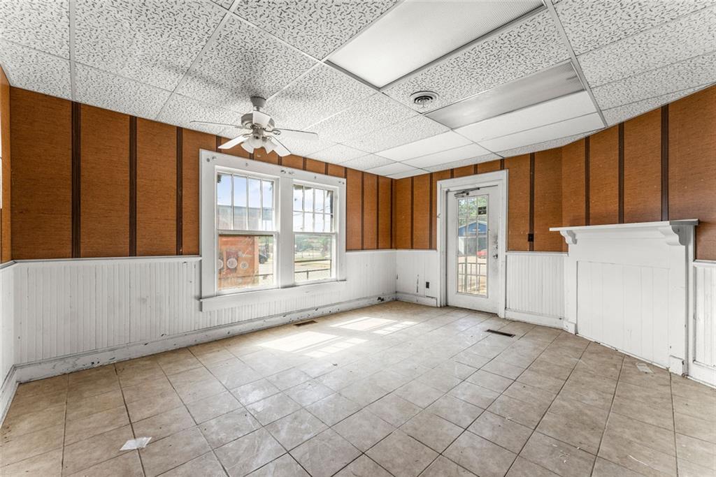 160 E Currahee Street Property Photo 8