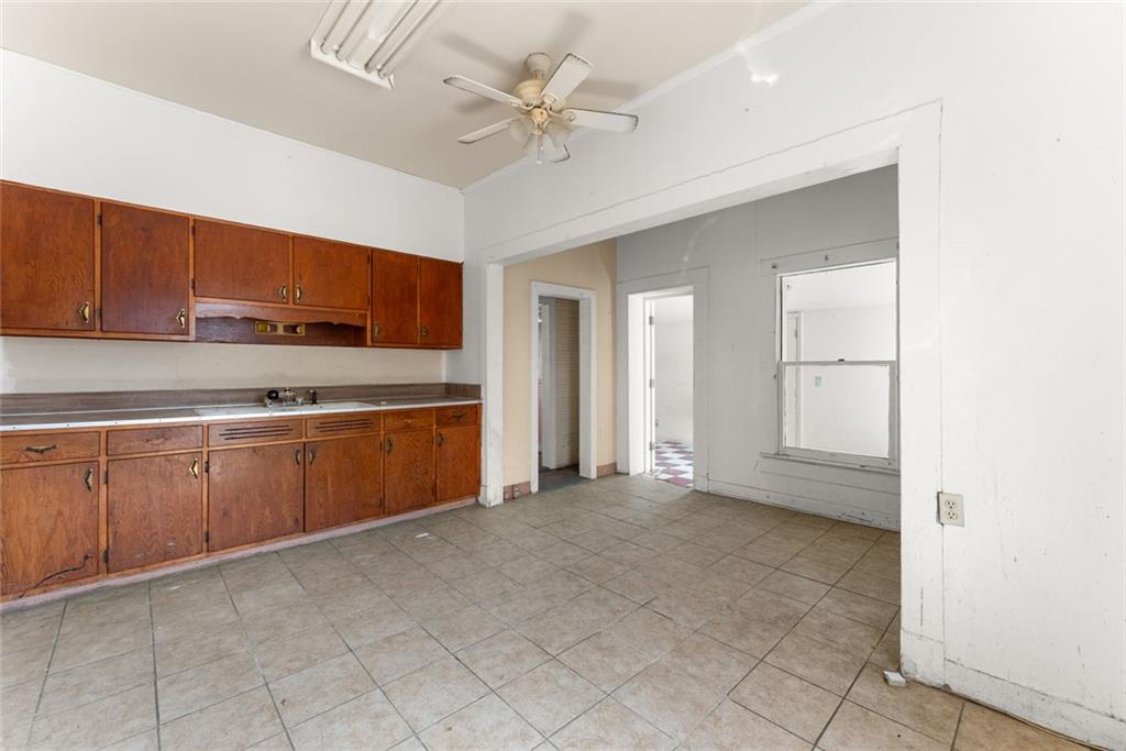 160 E Currahee Street Property Photo 11