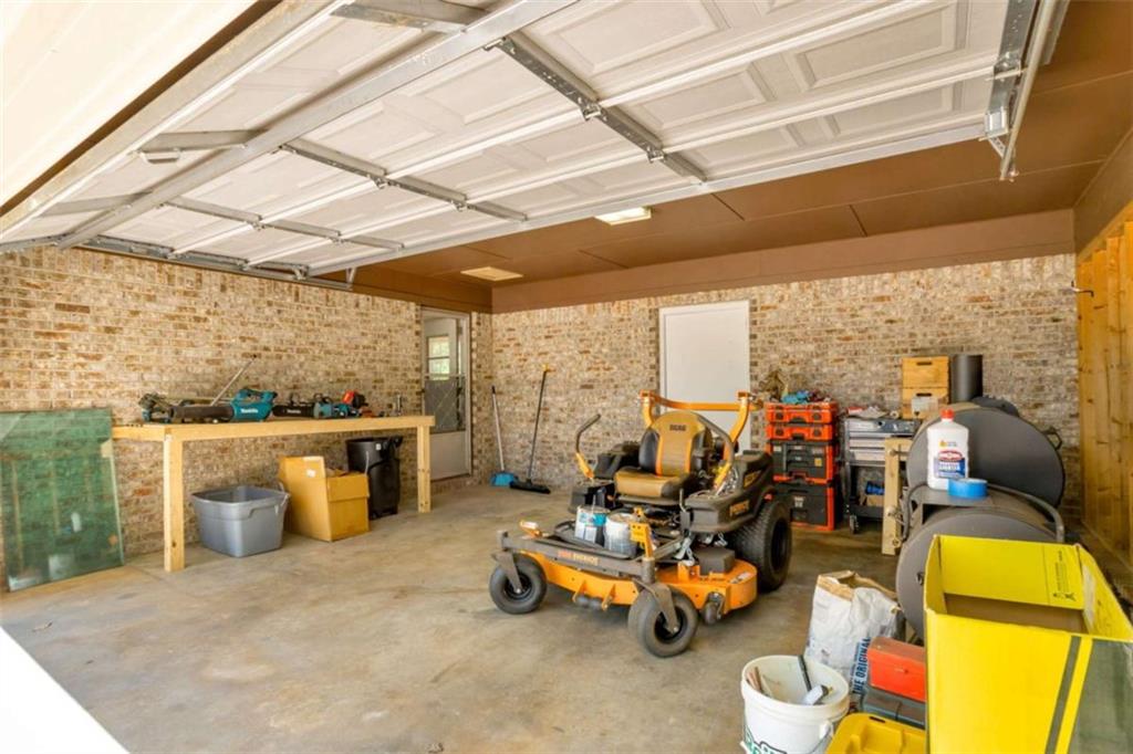 515 Kelton Road Property Photo 7