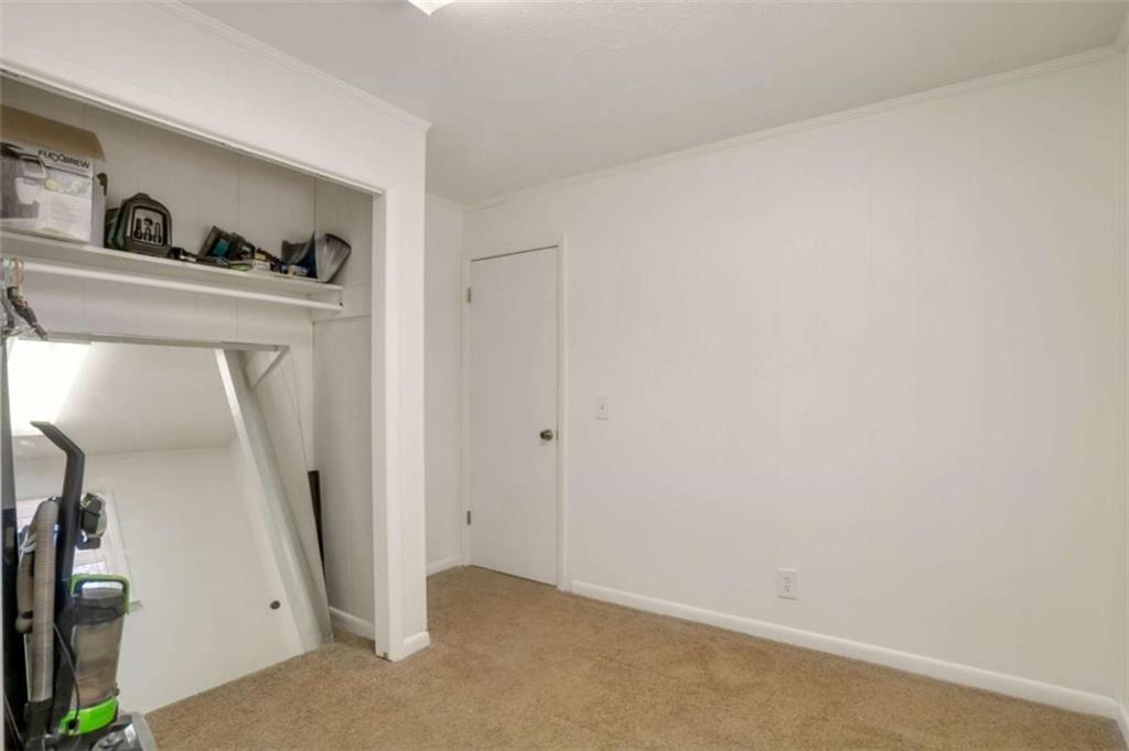 515 Kelton Road Property Photo 13