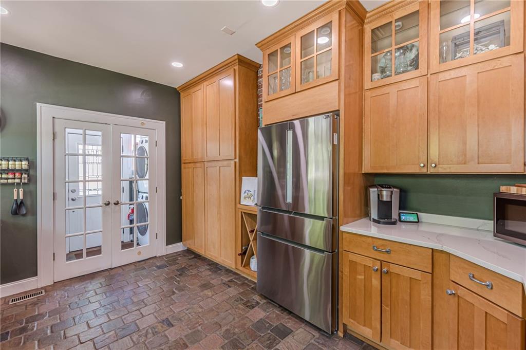 3327 College Street Property Photo 14