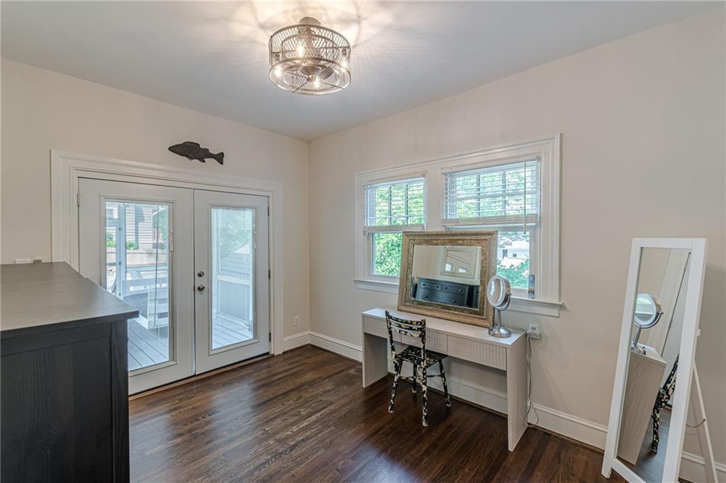 3327 College Street Property Photo 23
