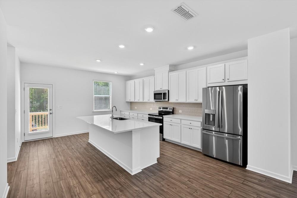 623 Oak Bluff Drive Property Photo 6