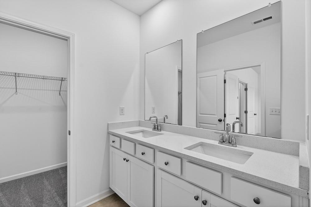 623 Oak Bluff Drive Property Photo 13