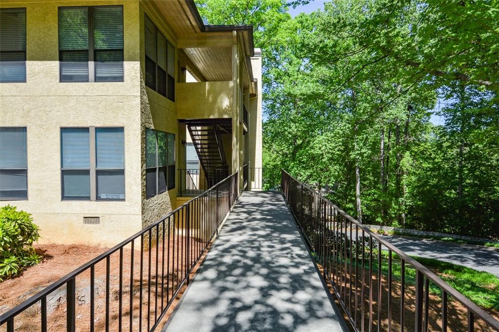 607 Lismore Se Property Photo 4