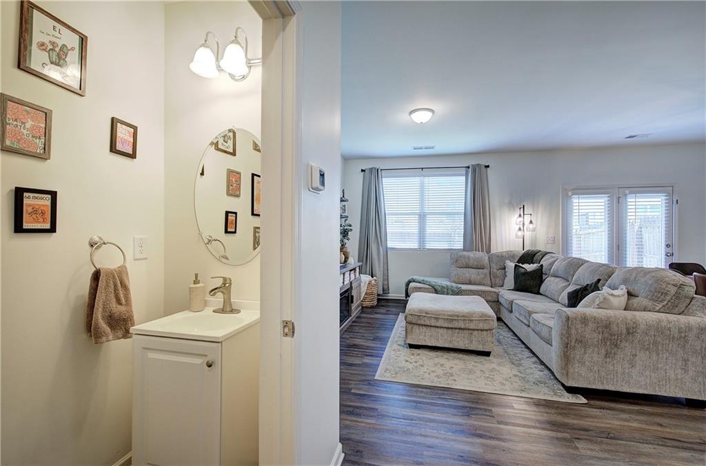 208 Grand Central Way Property Photo 7