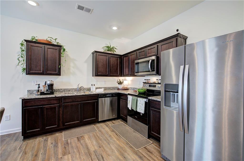208 Grand Central Way Property Photo 13