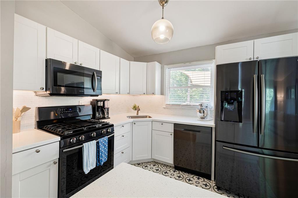 1269 Lynwyn Lane Se Property Photo 1