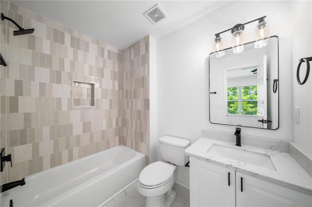 1232 Liberty Parkway Nw Property Photo 5
