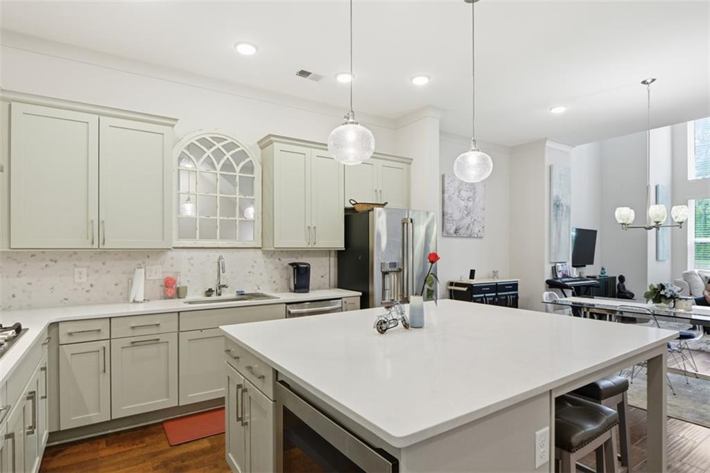 923 Katie Kerr Drive Property Photo 3
