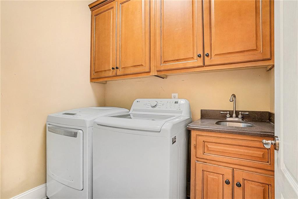 390 Glengarry Chase Property Photo 20