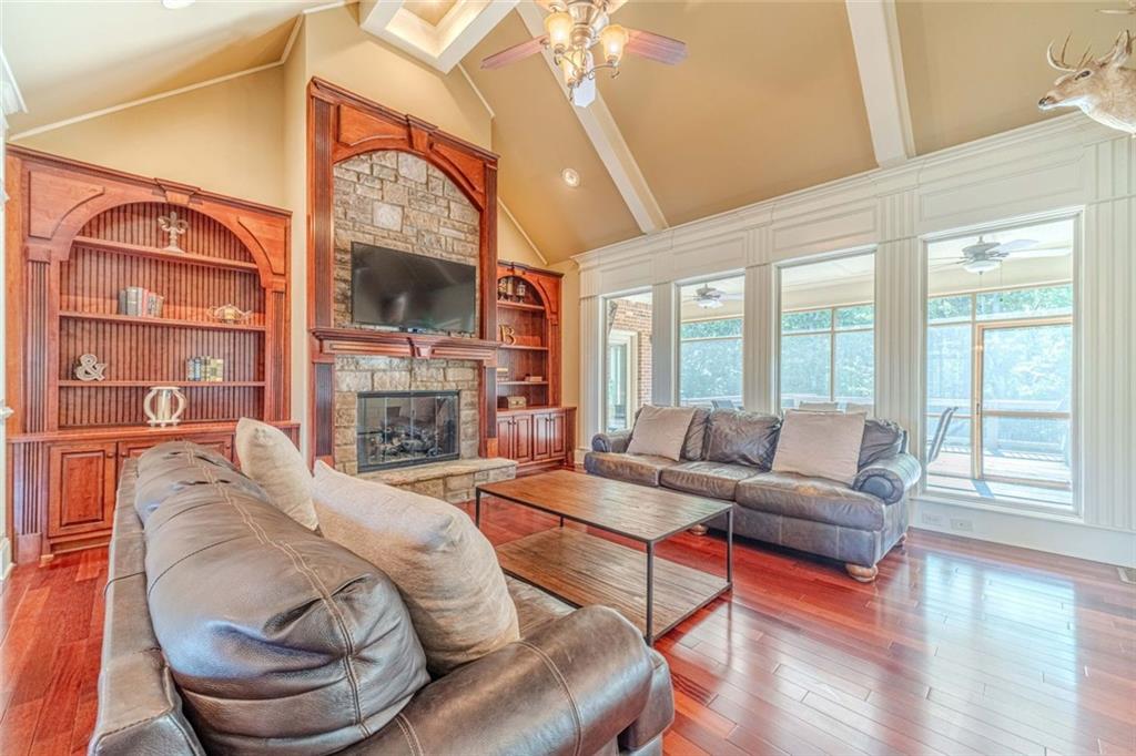 2124 Stonegate Way Property Photo 3