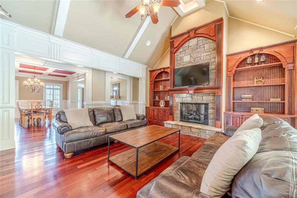 2124 Stonegate Way Property Photo 4