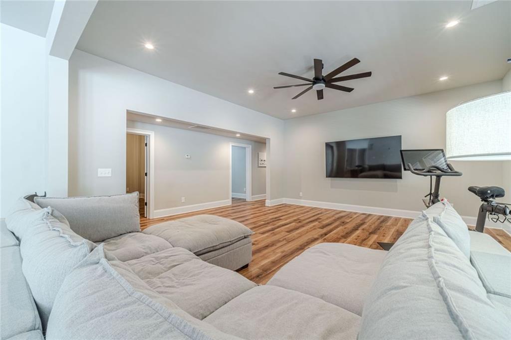 2124 Stonegate Way Property Photo 32