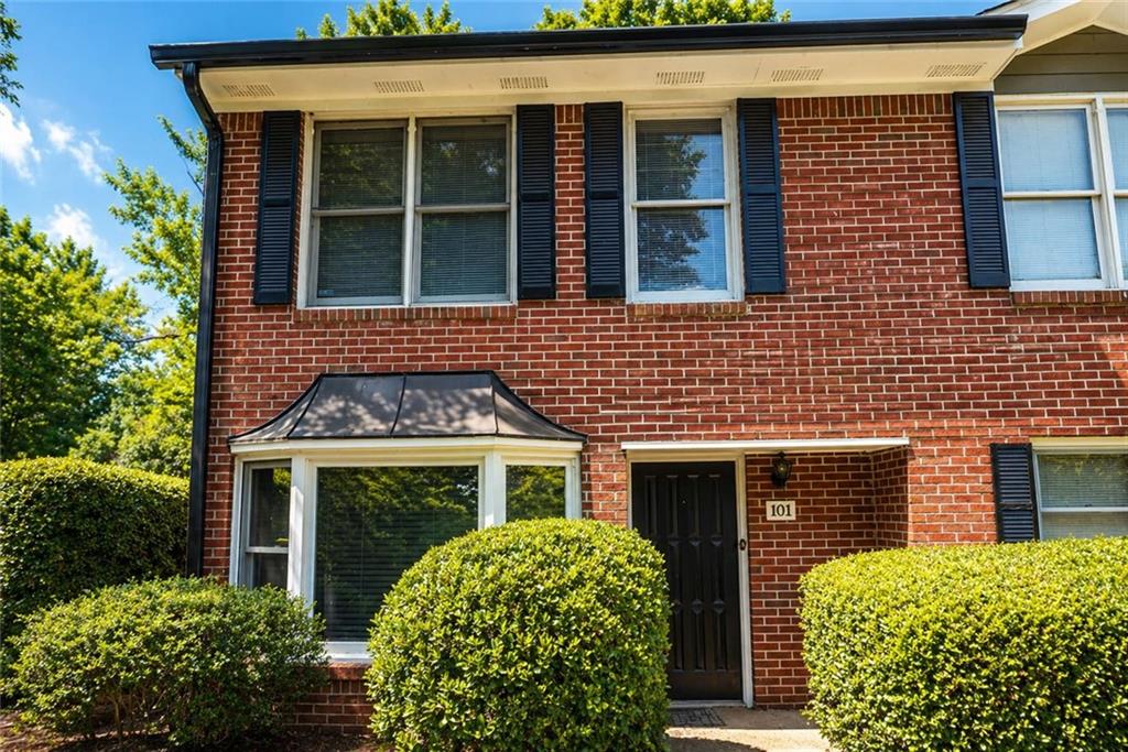 101 Oakmont Lane Property Photo 1