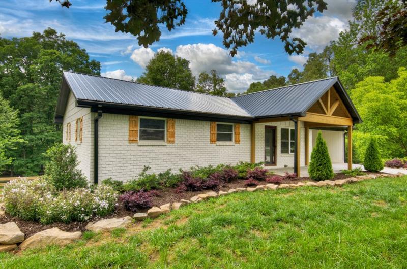 975 Goss Road Property Photo 3