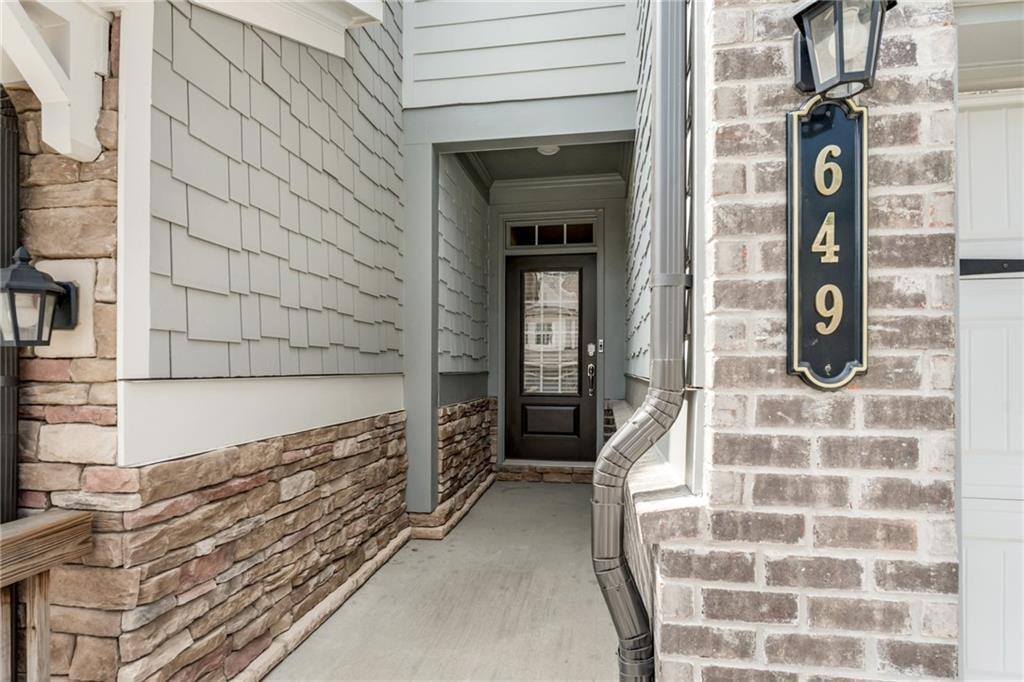 649 Isom Walk Property Photo 2