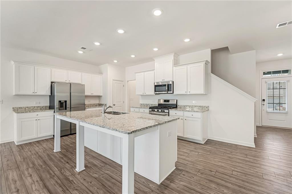 649 Isom Walk Property Photo 7